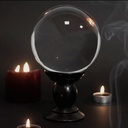 Boule de cristal mythique transparente sur support